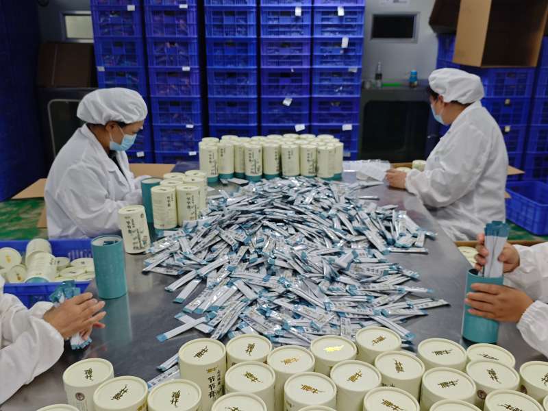康瑞生物推行生产班组月度品质改进小提案活动，管理人员收集一线反馈推动品质持续提升
